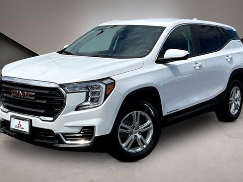 Used 2022 GMC Terrain SLE FWD image 1