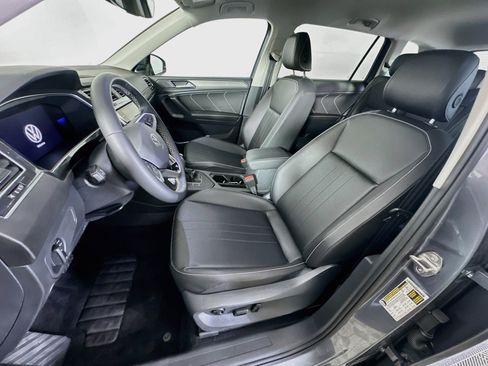 Used 2022 Volkswagen Tiguan SE FWD image 13
