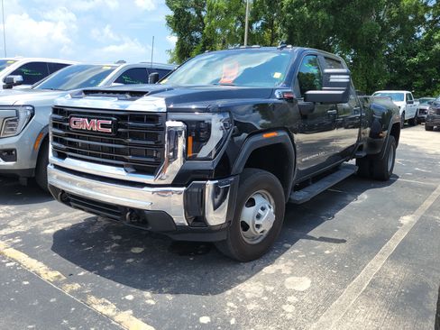 Used 2024 GMC Sierra 3500 Pro AWD/4WD image 3