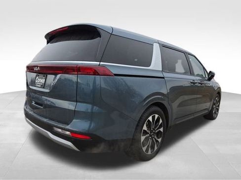 Used 2024 Kia Carnival EX image 12