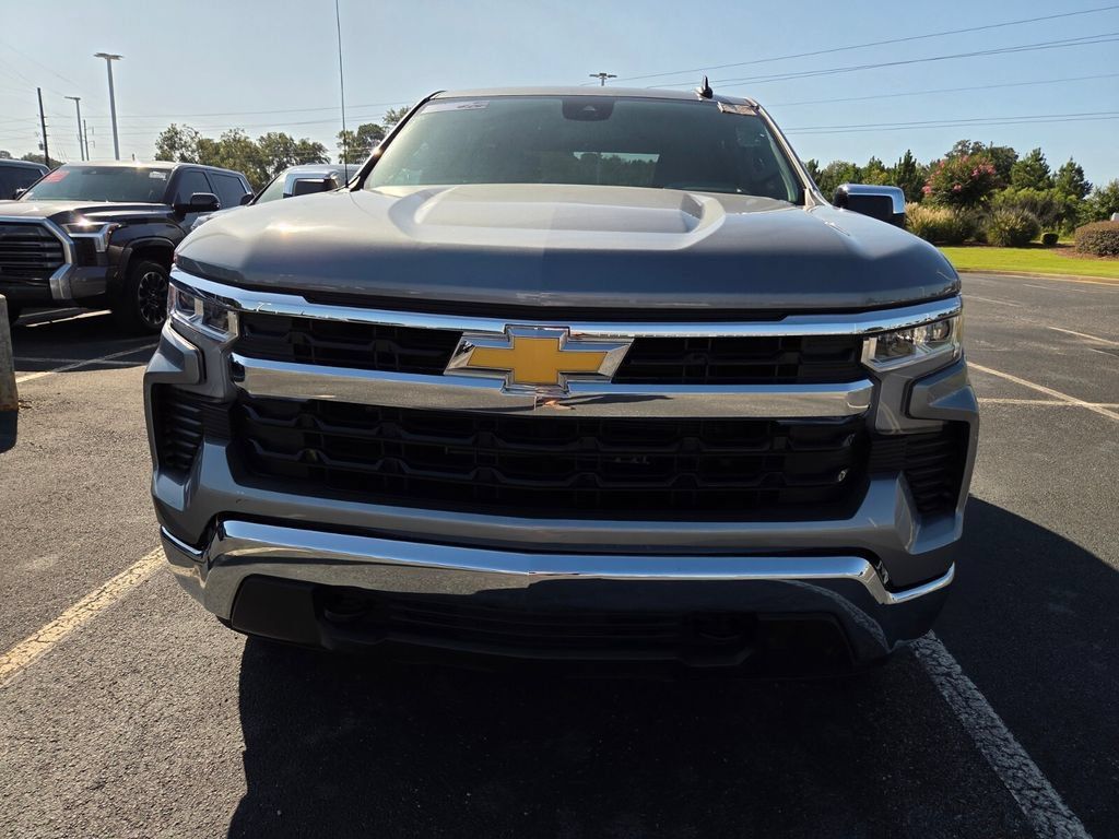 Used 2024 Chevrolet Silverado 1500 LT AWD/4WD image 2