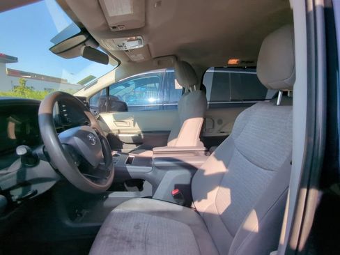 Used 2022 Toyota Sienna LE AWD/4WD image 6