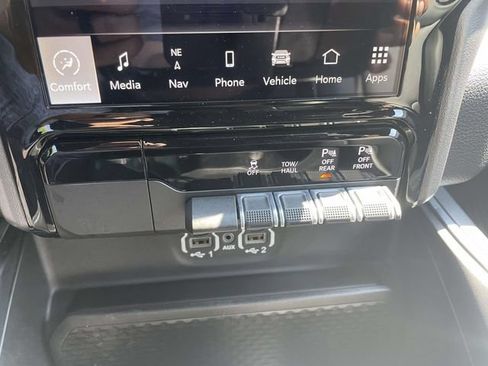 Used 2023 RAM 1500 Laramie AWD/4WD image 32