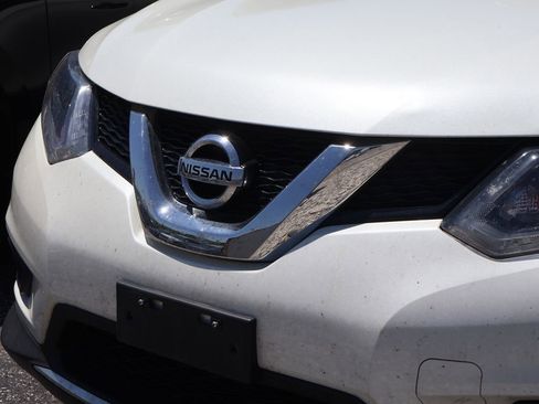 Used 2016 Nissan Rogue SV FWD image 2