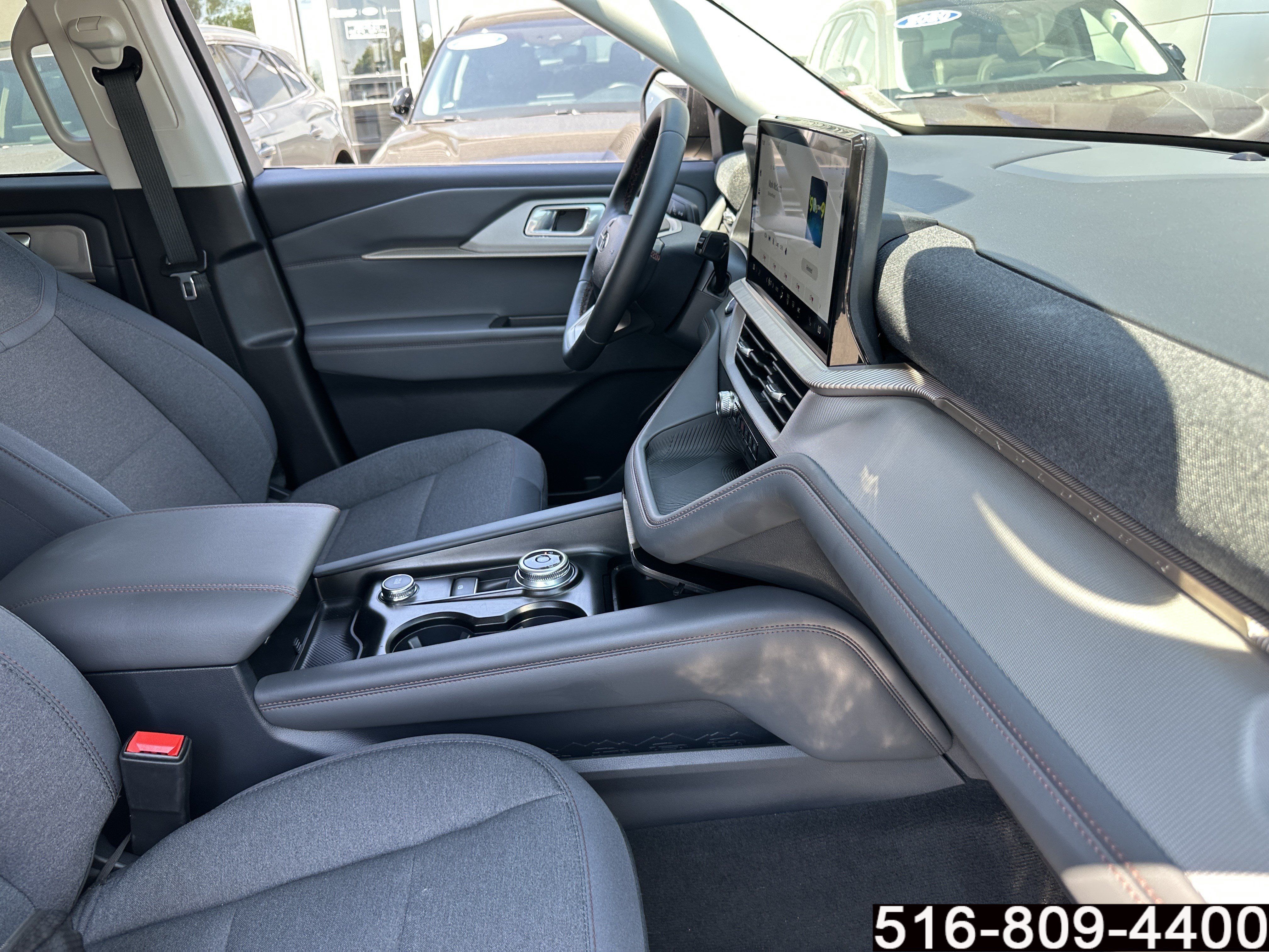 Used 2025 Ford Explorer Active AWD/4WD image 31