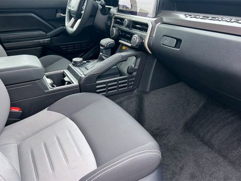 Used 2024 Toyota Tacoma TRD Sport image 19