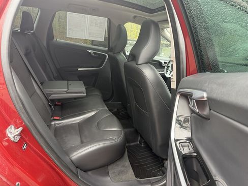 Used 2015 Volvo XC60 T6 w/ Proximity Package AWD/4WD image 14