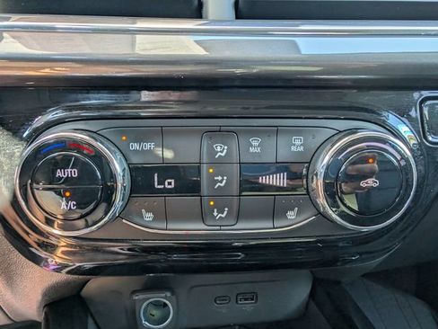 Used 2025 Chevrolet Trax ACTIV w/ Sunroof Package FWD image 24