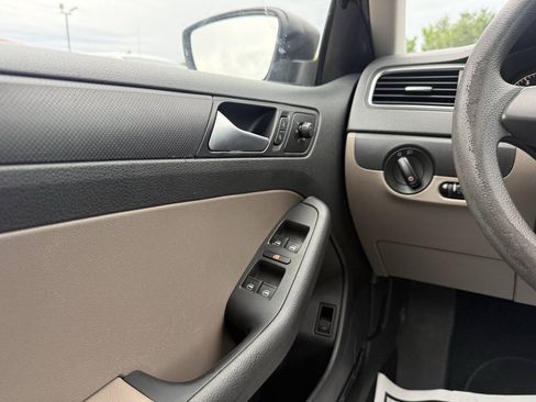 Used 2013 Volkswagen Jetta S FWD image 28