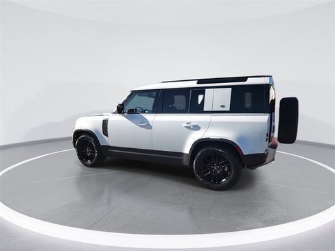 Used 2024 Land Rover Defender 110 S image 6