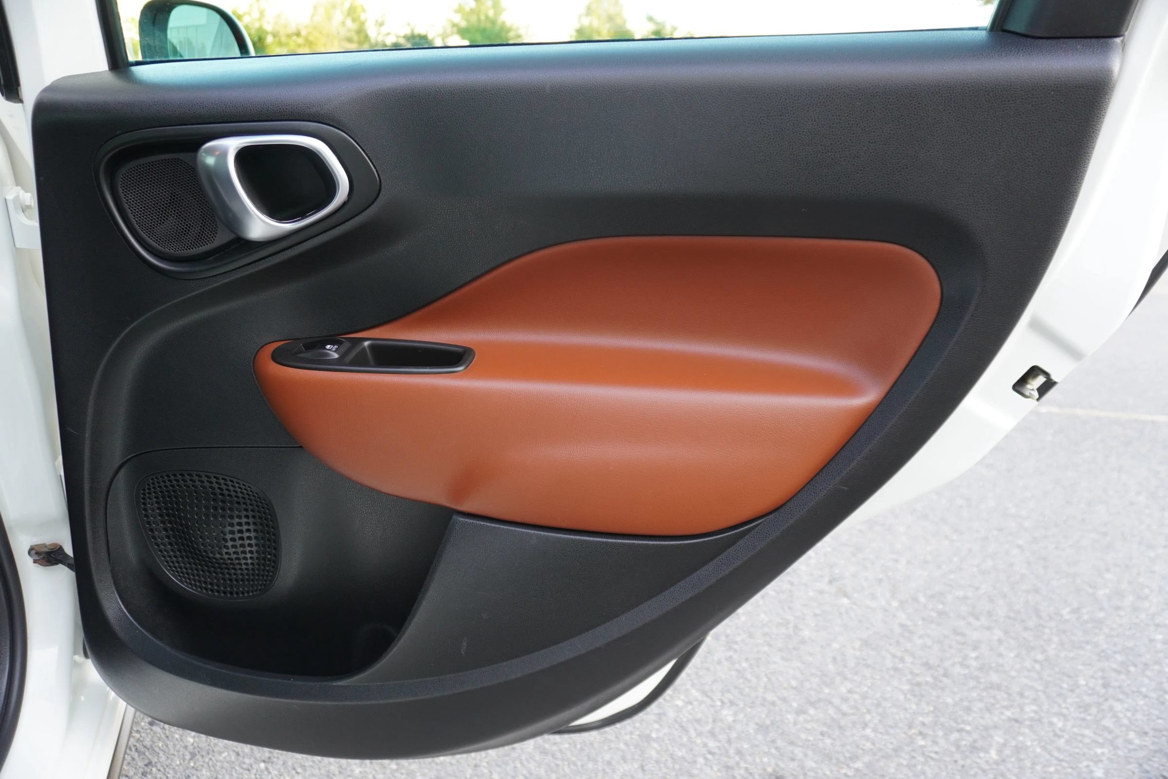 Used 2014 FIAT 500L Trekking w/ Popular Equipment Group FWD image 15