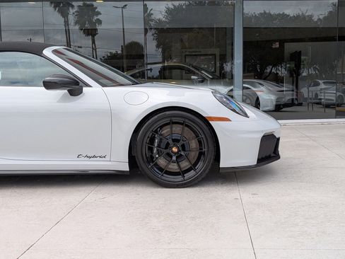 Used 2025 Porsche 911 Carrera 4 GTS image 11