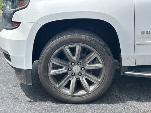 Used 2018 Chevrolet Suburban Premier RWD image 6