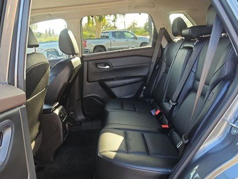 Used 2023 Nissan Rogue SV w/ SV Premium B Package FWD image 25