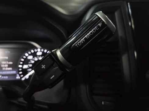 Used 2023 Nissan Titan SV w/ SV Convenience Package image 22