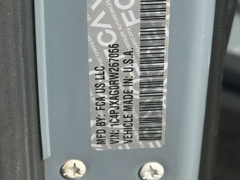 Used 2024 Jeep Wrangler Willys image 33