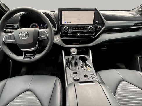 Used 2026 Toyota Highlander XSE AWD/4WD image 16