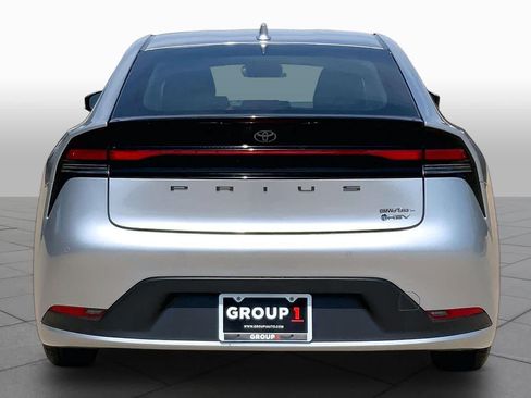 Used 2024 Toyota Prius LE FWD image 4