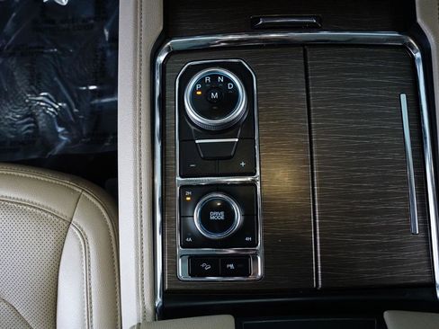 Used 2024 Ford Expedition Limited image 30