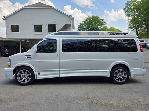 Used 2018 GMC Savana 2500 Extended w/ Enhanced Convenience Package image 4
