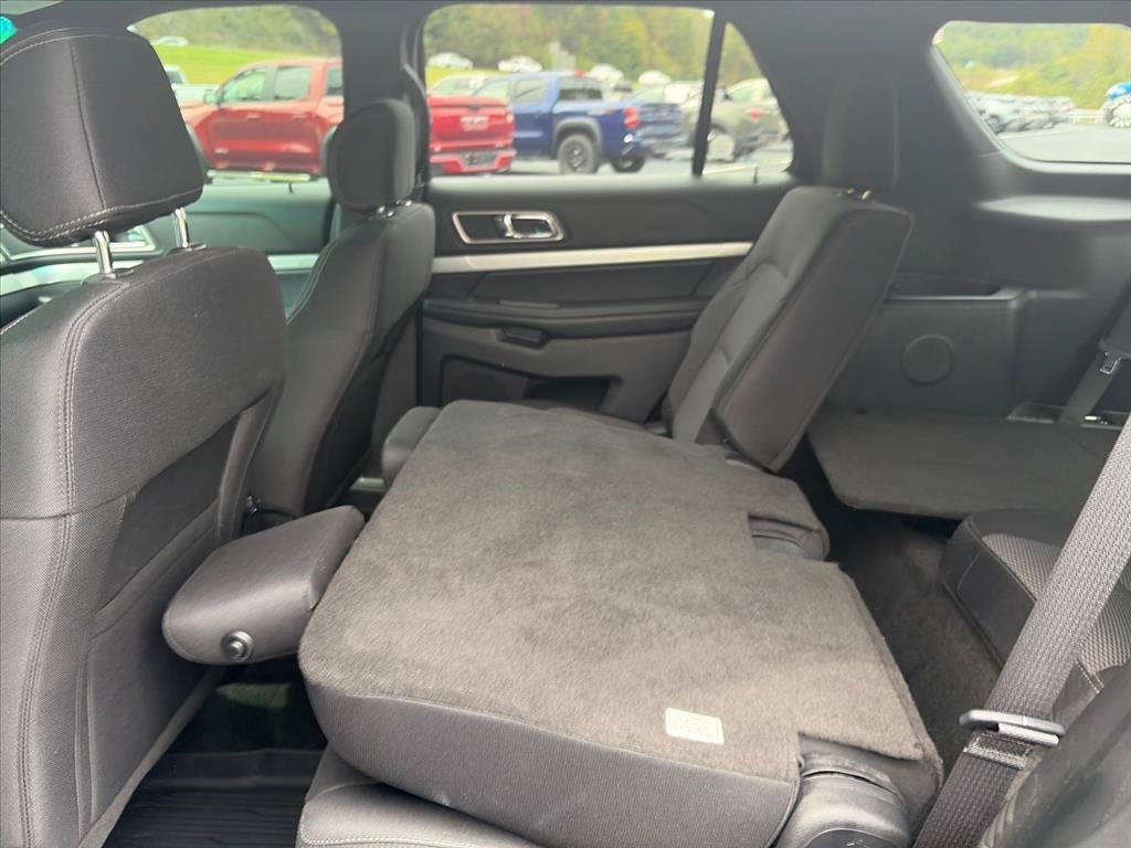 Used 2017 Ford Explorer XLT w/ Equipment Group 201A FWD image 26