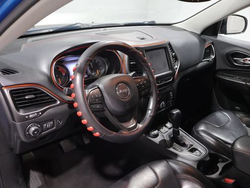 Used 2020 Jeep Cherokee Trailhawk w/ Comfort & Convenience Group AWD/4WD image 16