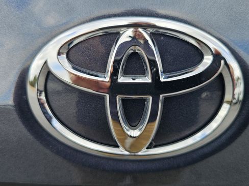 Used 2019 Toyota Corolla LE image 24