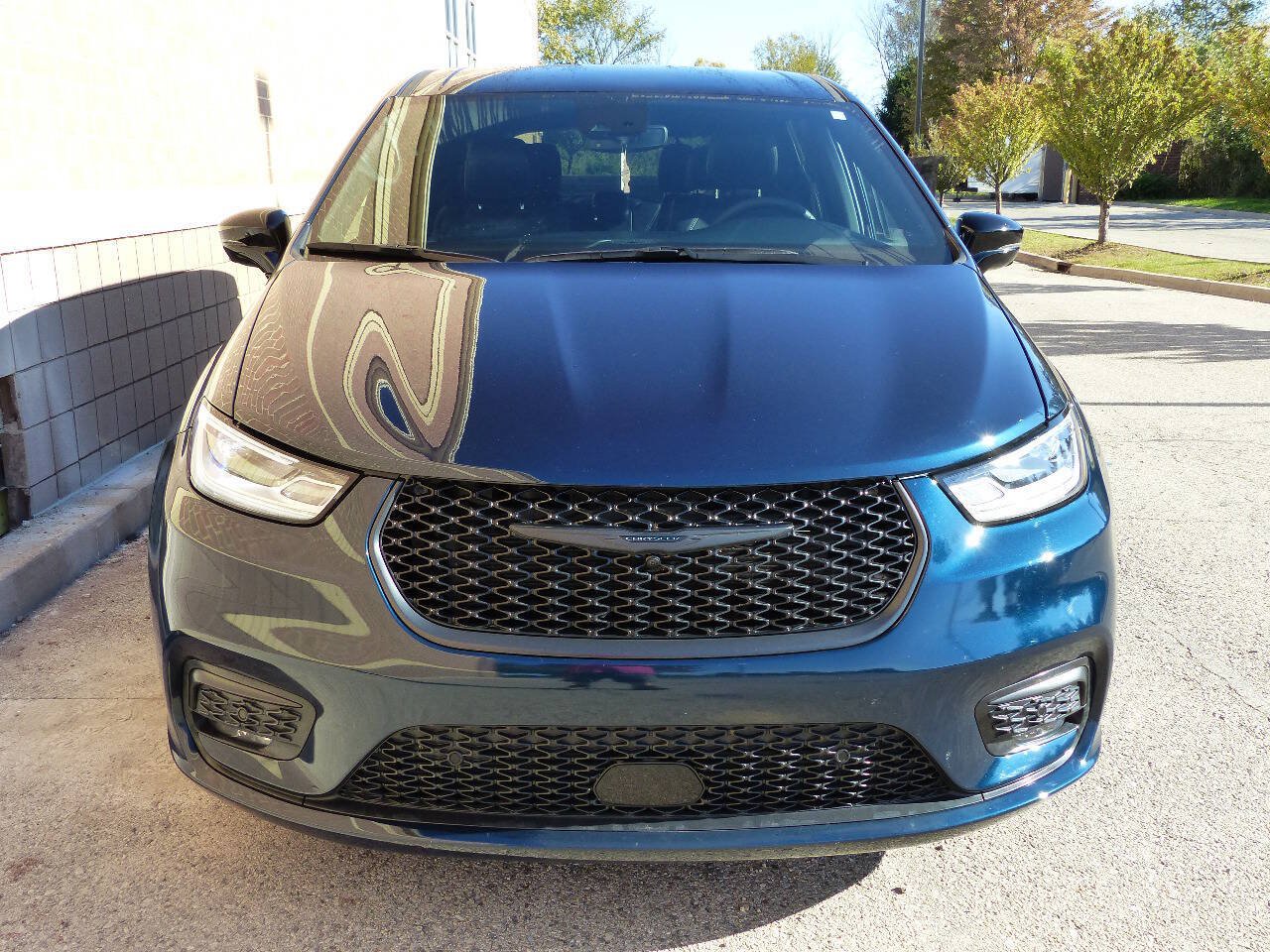 Used 2025 Chrysler Pacifica Select FWD image 5