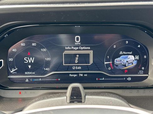 Used 2024 GMC Yukon XL Denali w/ Advanced Technology Package image 28