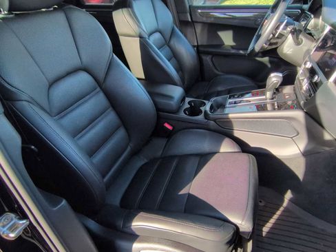 Used 2023 Porsche Macan GTS image 13