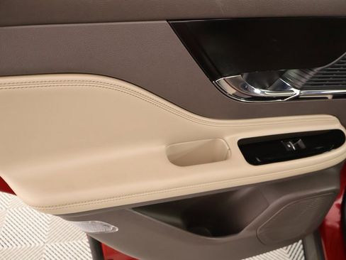 Used 2021 Lincoln Corsair Standard w/ Premium Package image 18