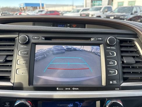 Used 2019 Toyota Highlander XLE image 22