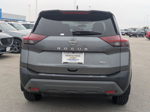 Used 2023 Nissan Rogue SV image 4