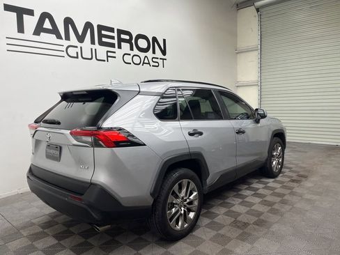 Used 2020 Toyota RAV4 XLE Premium FWD image 16