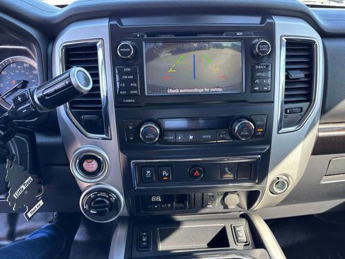 Used 2017 Nissan Titan SV AWD/4WD image 18
