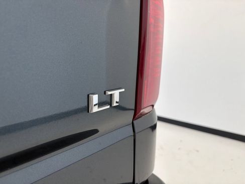 Used 2022 Chevrolet Silverado 1500 LT AWD/4WD image 25