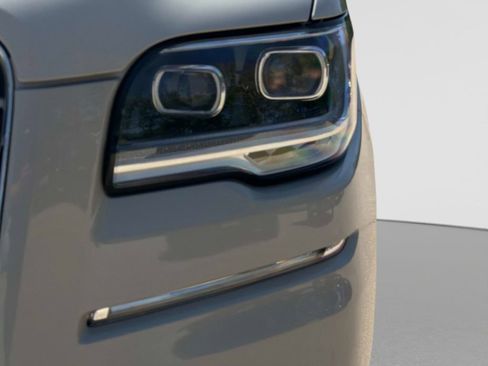 Used 2023 Lincoln Navigator Reserve AWD/4WD image 11