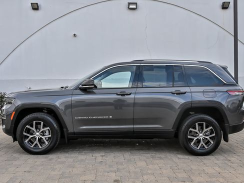 Used 2023 Jeep Grand Cherokee Limited w/ MOPAR Finishing Package AWD/4WD image 11