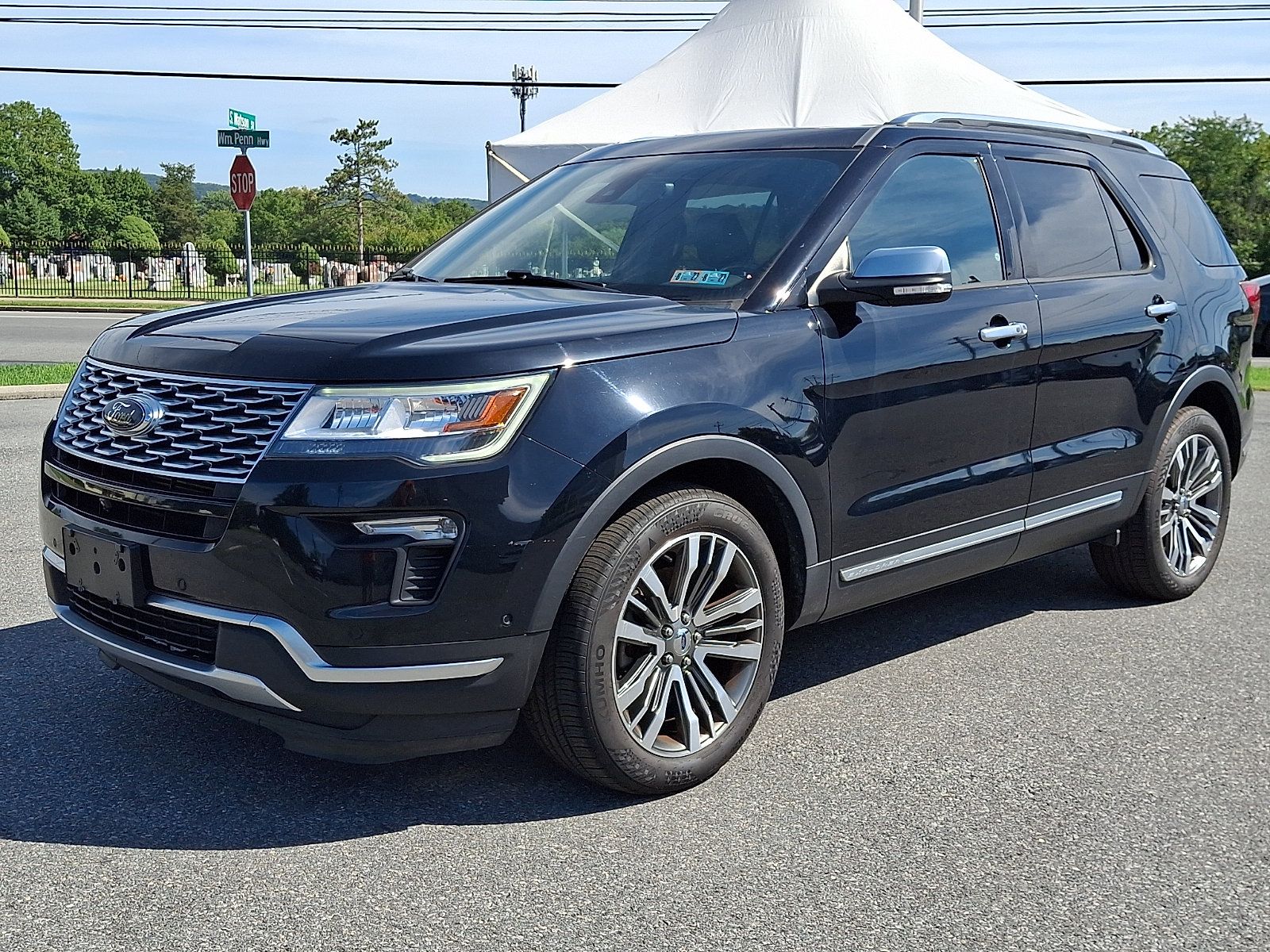 Used 2018 Ford Explorer Platinum AWD/4WD image 3