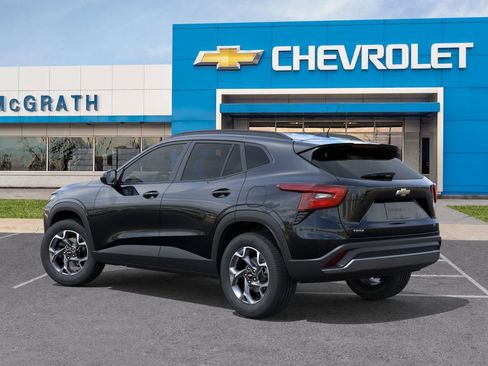 New 2026 Chevrolet Trax LT w/ LT Convenience Package FWD image 3