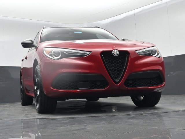 Used 2023 Alfa Romeo Stelvio Veloce AWD/4WD image 46