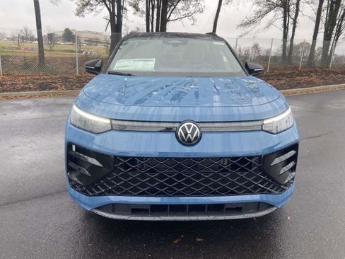 New 2026 Volkswagen Tiguan SE R-Line image 2