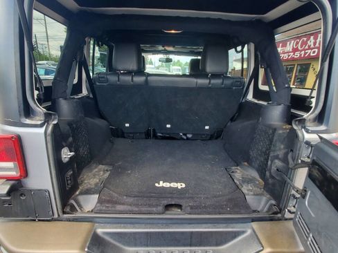 Used 2016 Jeep Wrangler Unlimited Sahara AWD/4WD image 7