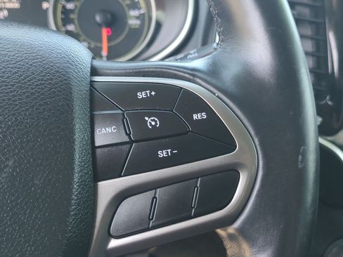 Used 2019 Jeep Cherokee Limited FWD image 13