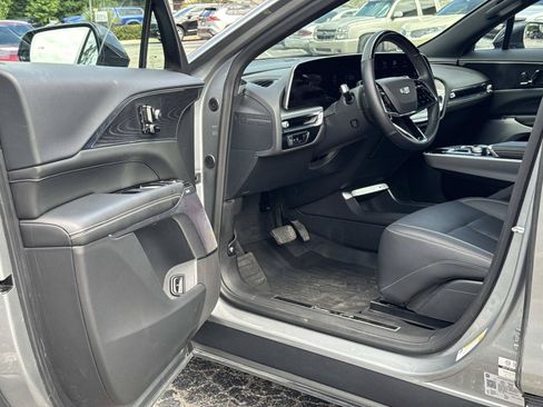 Used 2025 Cadillac Lyriq Luxury w/ LPO, Floor Liner Package AWD/4WD image 13