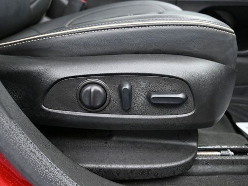 Used 2023 GMC Acadia Denali w/ Denali Technology Package image 11