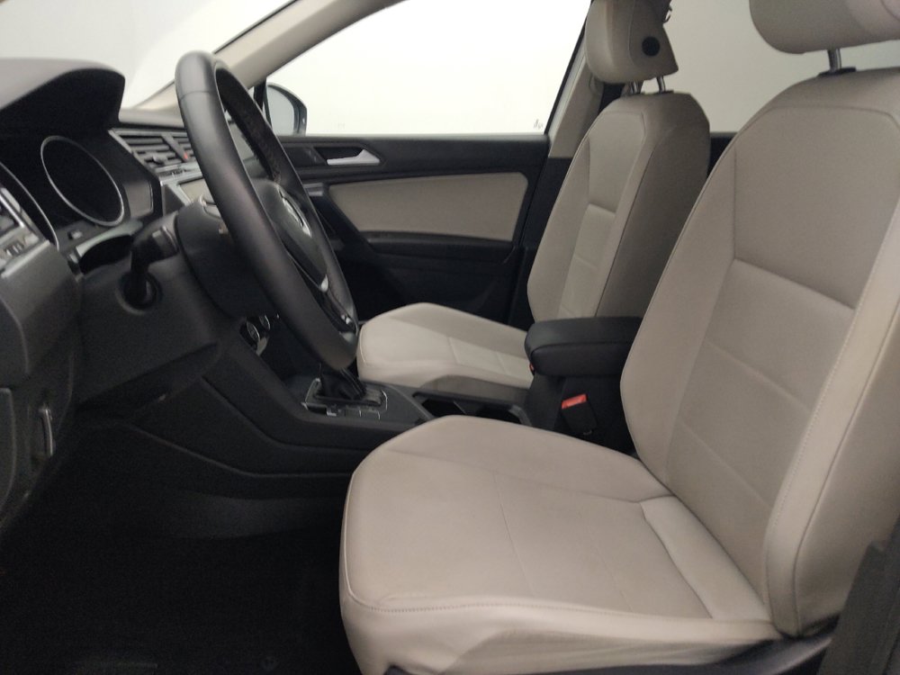 Used 2021 Volkswagen Tiguan SE FWD image 17