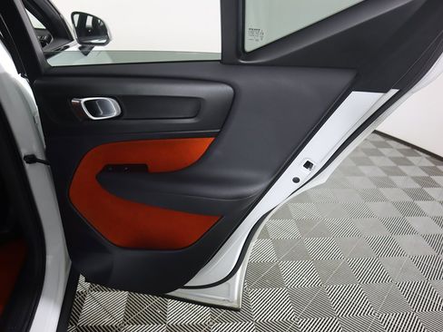 Used 2021 Volvo XC40 T5 R-Design image 27