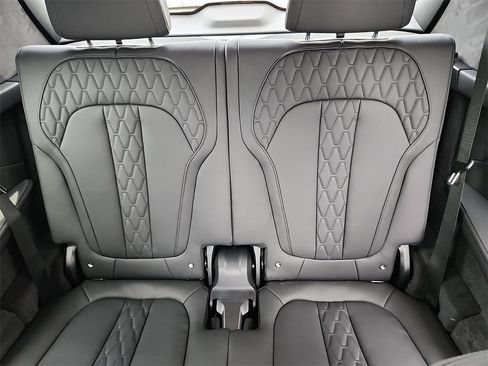 Used 2025 BMW X7 M60i image 14