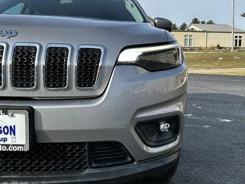 Used 2019 Jeep Cherokee Latitude w/ Cold Weather Group image 3